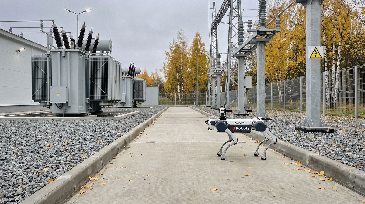 Робособака 13 Robots с камерой на мачте обходит подстанцию 110 кВ
